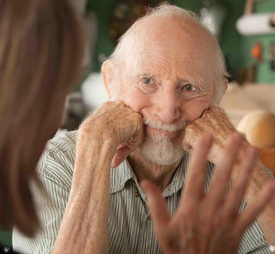 Ученые нашли связь между продолжительностью сна в молодости и старческ