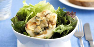 Салат из груши с голубым сыром